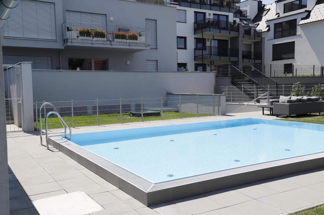Yellow Flower Apartment With Pool - 5 Min To Lake Wenen Buitenkant foto