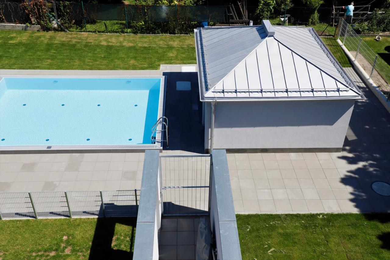 Yellow Flower Apartment With Pool - 5 Min To Lake Wenen Buitenkant foto