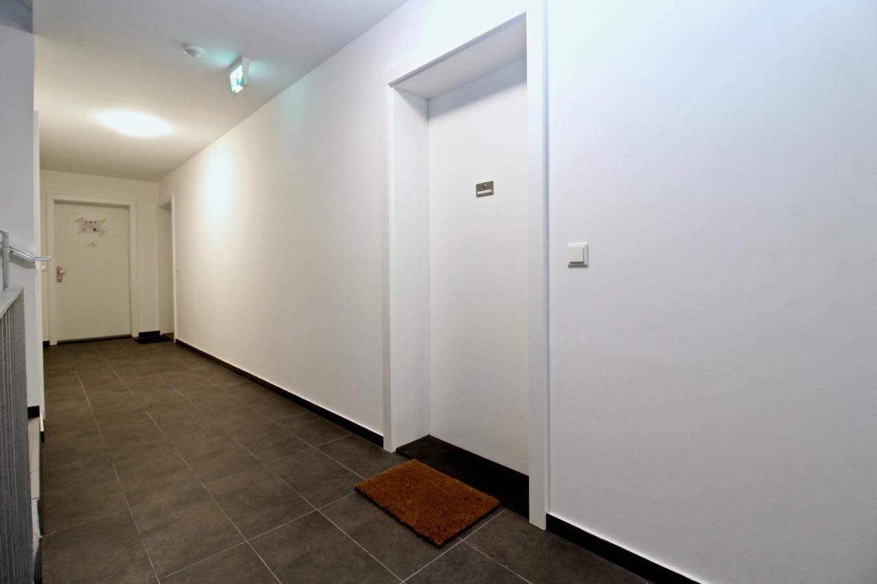 Yellow Flower Apartment With Pool - 5 Min To Lake Wenen Buitenkant foto