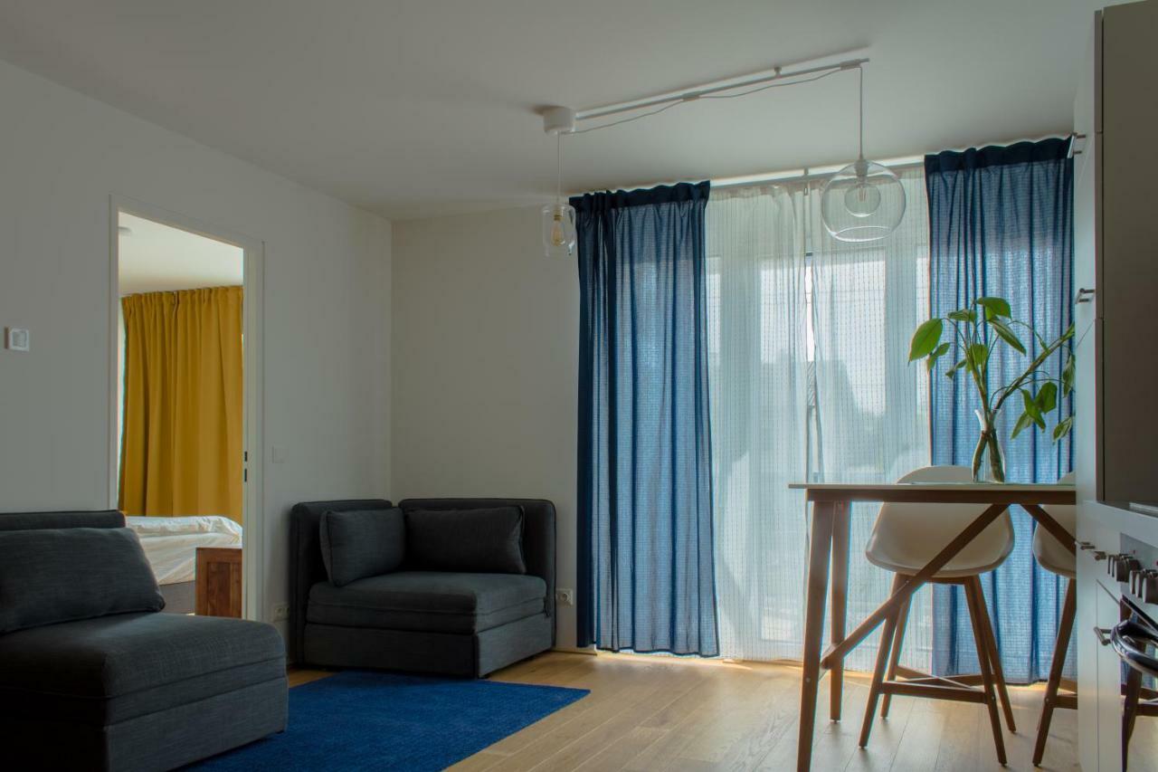 Yellow Flower Apartment With Pool - 5 Min To Lake Wenen Buitenkant foto