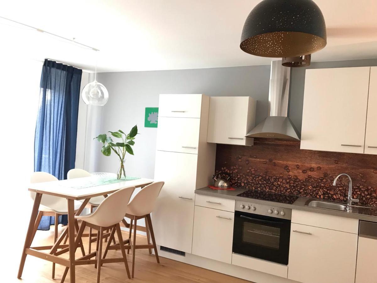 Yellow Flower Apartment With Pool - 5 Min To Lake Wenen Buitenkant foto