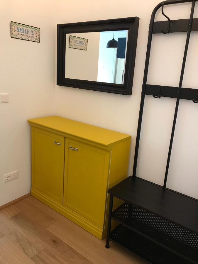 Yellow Flower Apartment With Pool - 5 Min To Lake Wenen Buitenkant foto