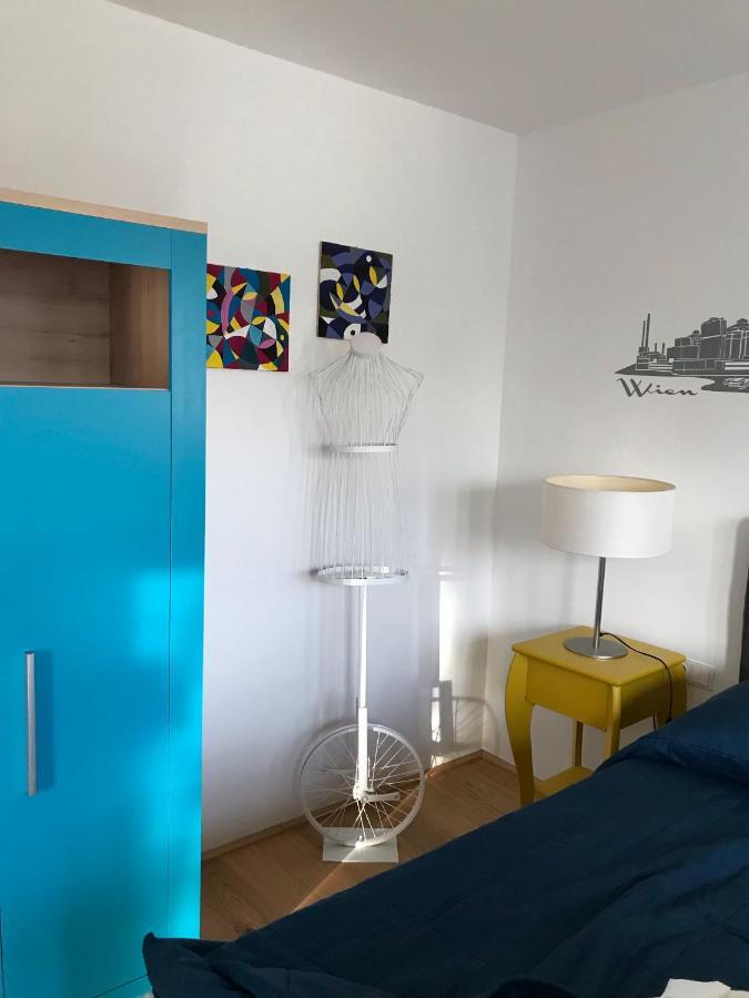 Yellow Flower Apartment With Pool - 5 Min To Lake Wenen Buitenkant foto